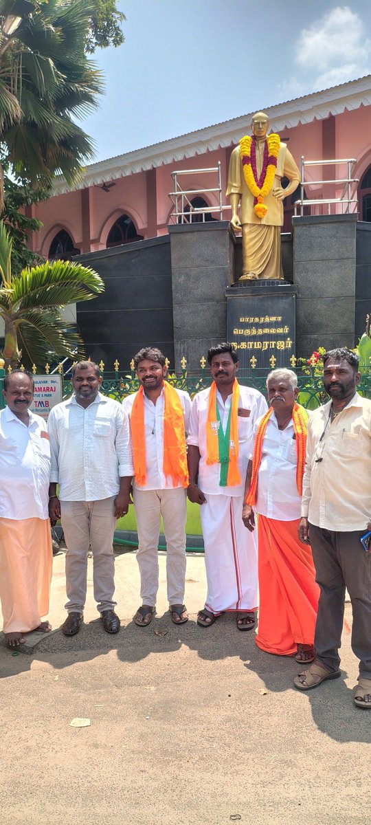 TRajeshbjp's tweet photo. @BJP4TamilNadu  மாநில தலைவர் அண்ணன் திரு @NainarBJP  அவர்கள் தென்காசி சட்டமன்றம் பாவூர்ச்சத்திரத்தில் #தேசிய_ஜனநாயக_கூட்டணி வெற்றி வேட்பாளர் திரு Selvamohandas Pandian   அவர்களுக்கு #இரட்டைஇலை  சின்னத்தில் வாக்கு சேகரித்தார்...🙏
@BJP4_tenkasi
#NDAalliance 
@highlight https://t.co/aDoCwUAt9j