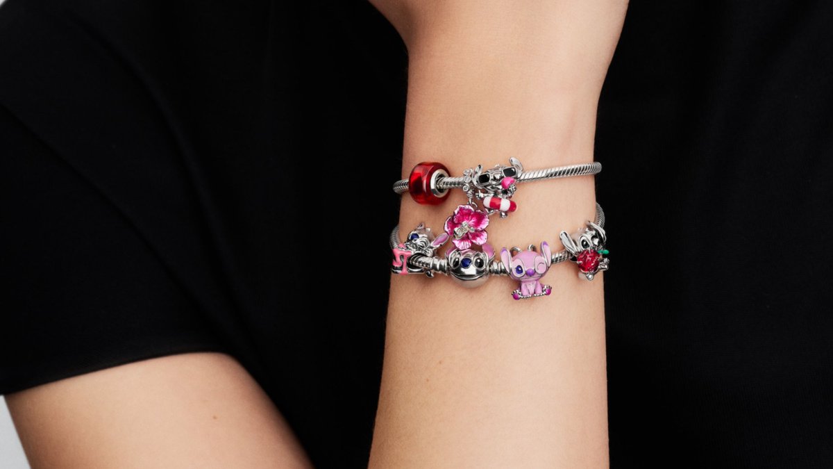 t3maglat's tweet image. .@PANDORA_NA trae a la primavera un toque divertido con dos nuevos charms de Stitch que suman color, actitud y un espíritu ligero perfecto para la temporada.

#Pandora #Stitch #charms #joyeria #primavera #lifestyle

t3mag.lat/pandora-celebr…
