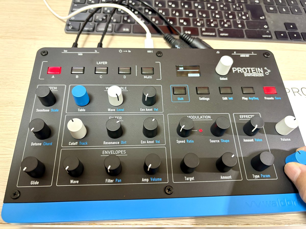 Katsunori_UJIIE's tweet image. WaldorfのPROTEIN synthesizer、これは名機の予感☺️
いい音が満載でこのコンパクトさは素晴らしい👍🏻
近日公開のレビュームービー📽️をお楽しみに😉✌🏻
#katsunoriujiie #wardorf #protein
