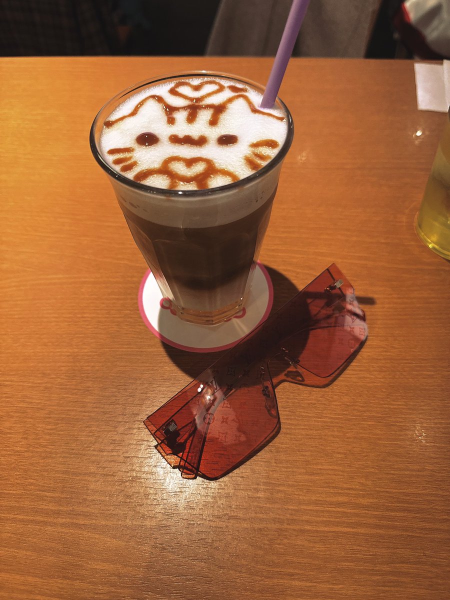 大阪あっと1階ご帰宅
めらるさんの出張お給仕来てる