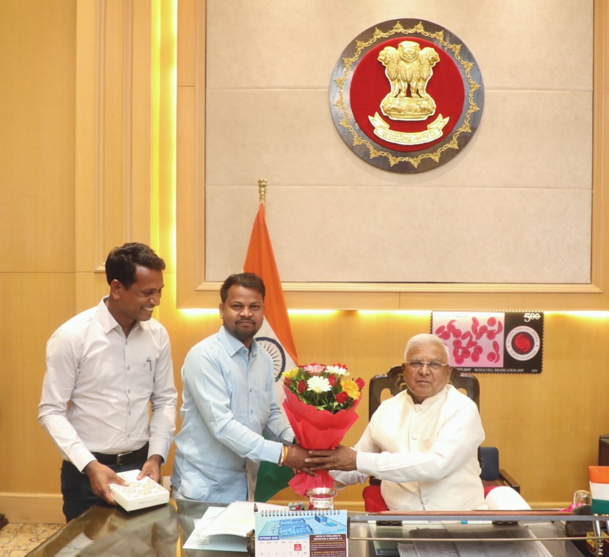 एमपी. के माननीय राज्यपाल महोदय श्रीमान मंगुभाई पटेल जी से स्नेह भेंट कर क्रांतिवीर तात्याटोपे विश्वविद्यालय गुना का कार्यपरिषद सदस्य बनाये जाने और जनजातीय प्रकोष्ठ में विधि सलाहकार के लिए कार्यवृद्धि करने के लिए आभार व्यक्त किया 💐
<a href="/GovernorMP/">Governor of Madhya Pradesh</a>