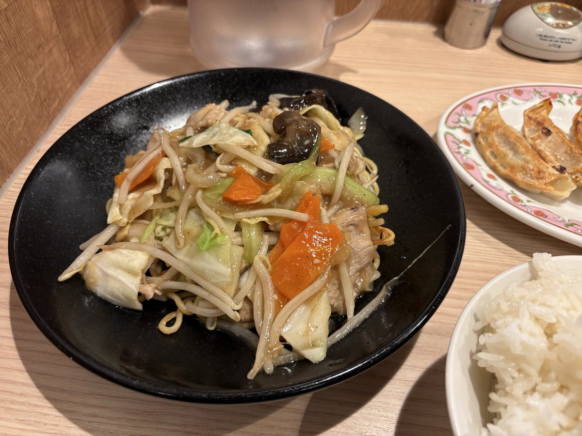 raizoda's tweet photo. 仕事明っけ☀️

病院🏥よりより昼ランチには中途半端あちゃ(ﾉ∀`)

餃子の王将🥟で春のあんかけ焼きそば🌸と餃子🥟ライス🍚大

結構ボリュームあったわ💦野菜モリモリごちそうさまですm(_ _)m

 #餃子の王将 #春のあんかけ焼きそば https://t.co/IEQPErRzqs