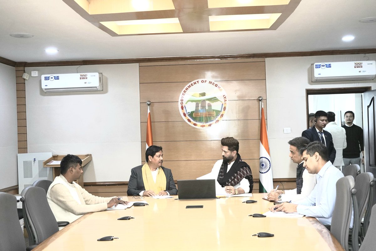 आज शिलांग में राष्ट्रीय अध्यक्ष सह केंद्रीय मंत्री आदरणीय श्री <a href="/iChiragPaswan/">युवा बिहारी चिराग पासवान</a> जी ने मेघालय के माननीय मुख्यमंत्री श्री <a href="/SangmaConrad/">Conrad K Sangma</a> से मुलाकात कर राज्य के खाद्य प्रसंस्करण क्षेत्र की अपार संभावनाओं पर विस्तृत और सकारात्मक चर्चा की।