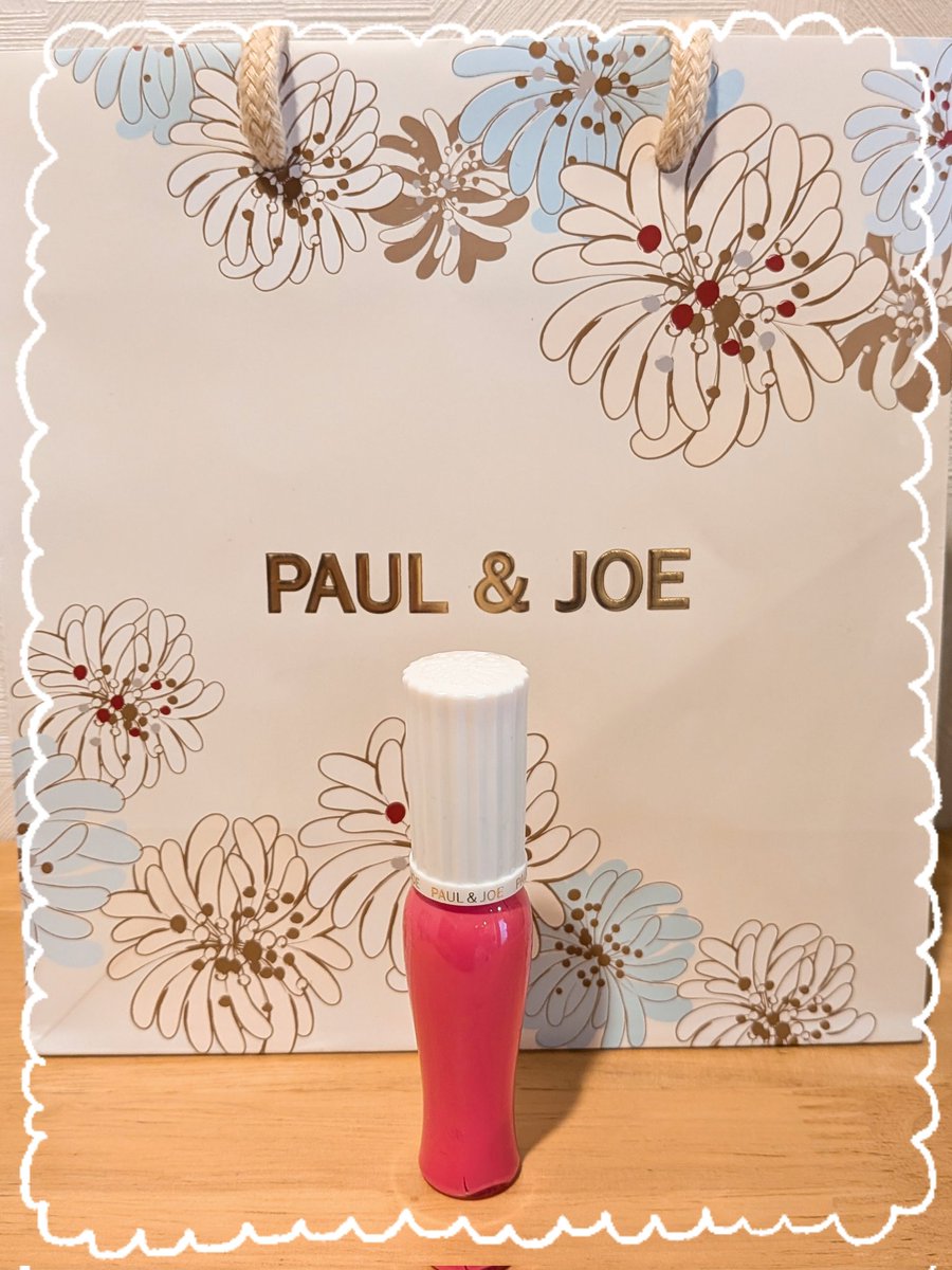 美容部員さんにタッチアップしてもらって、普段絶対に自分では選ばないであろう色のリップを買ってしまった！
プロって凄いね！( > ·̫ < )💄✨