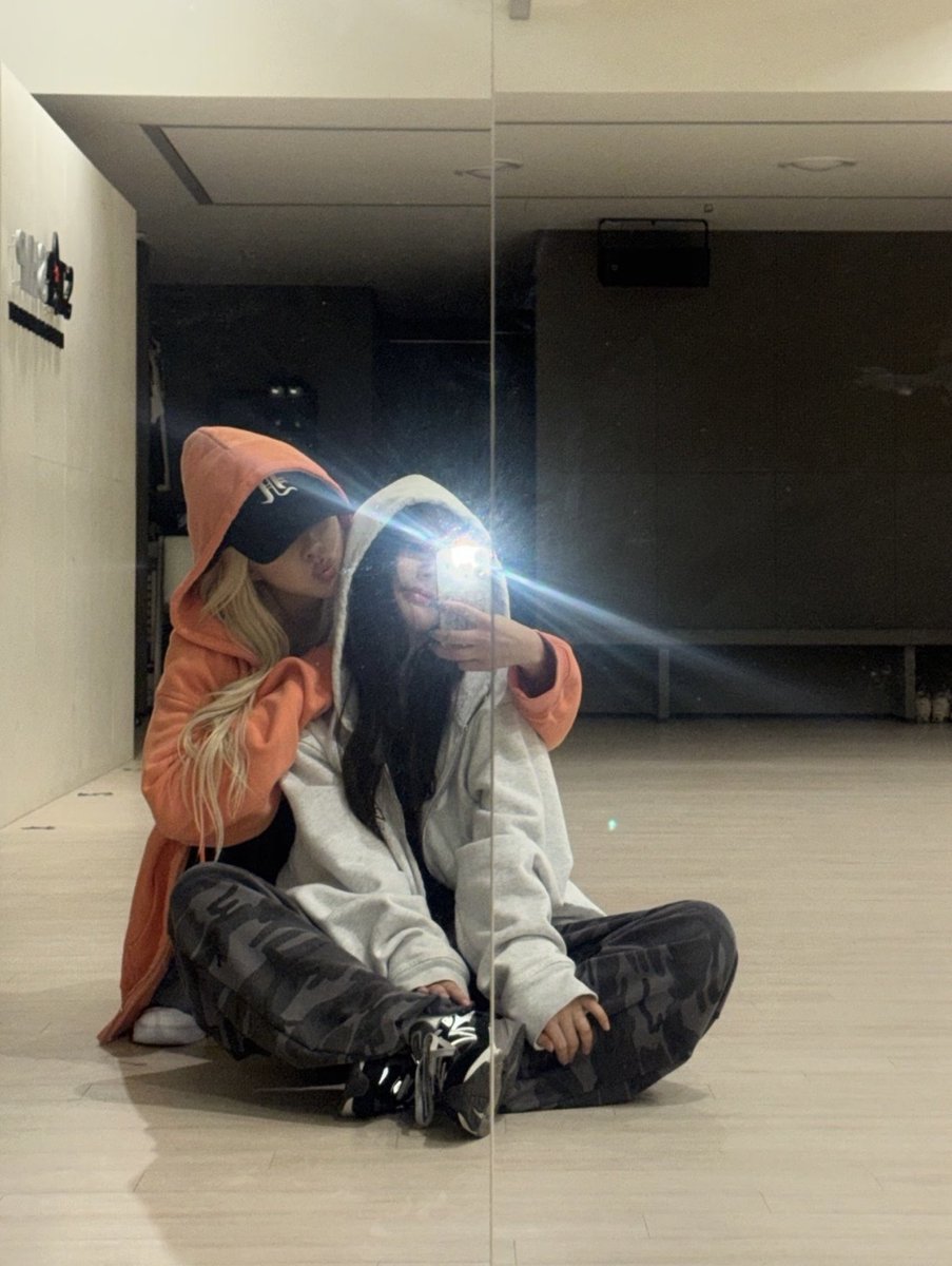 𝒥. tweet media