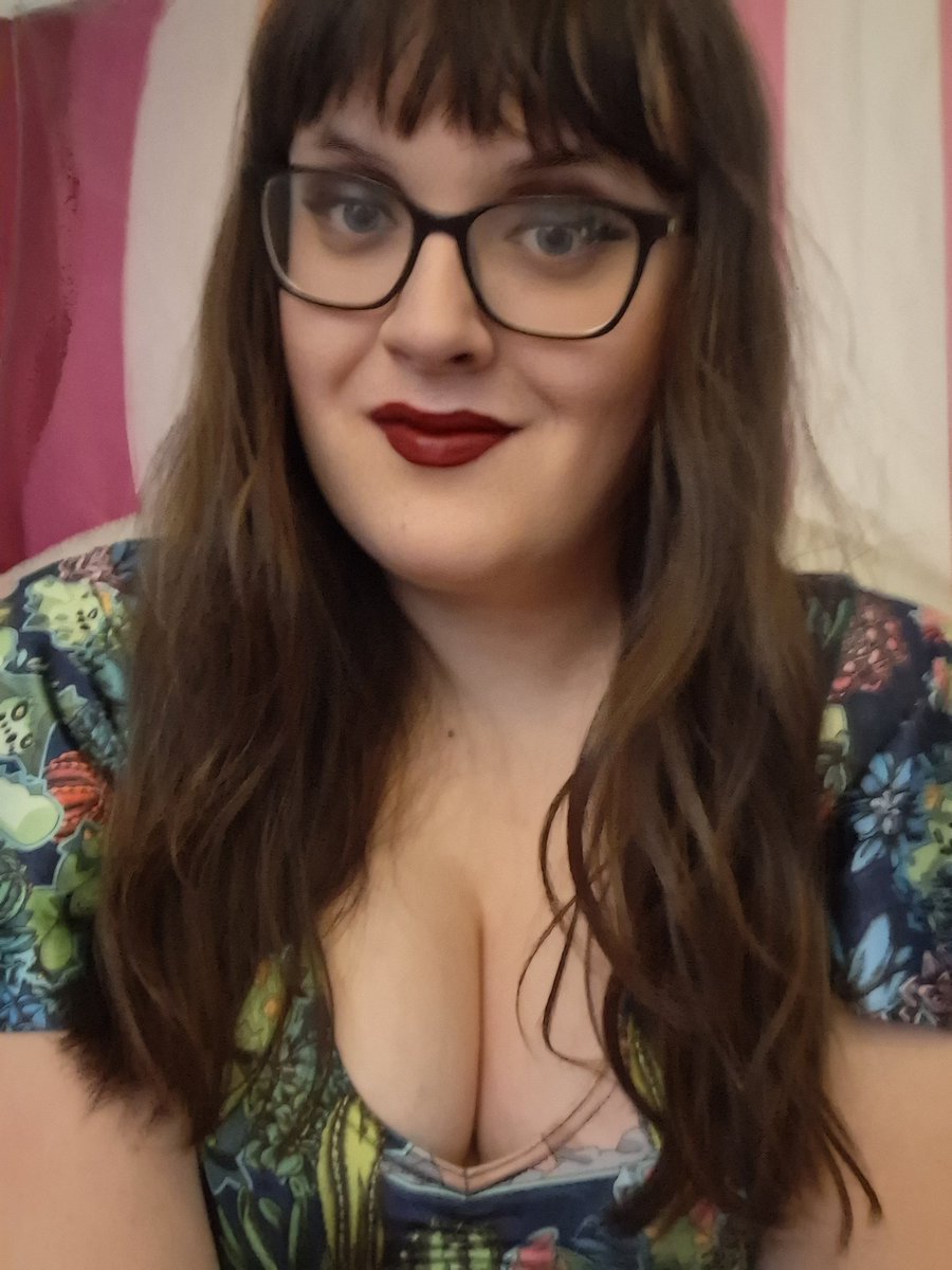 i'm trans and hot btw 

(do i look better with or without glasses idkkkk)