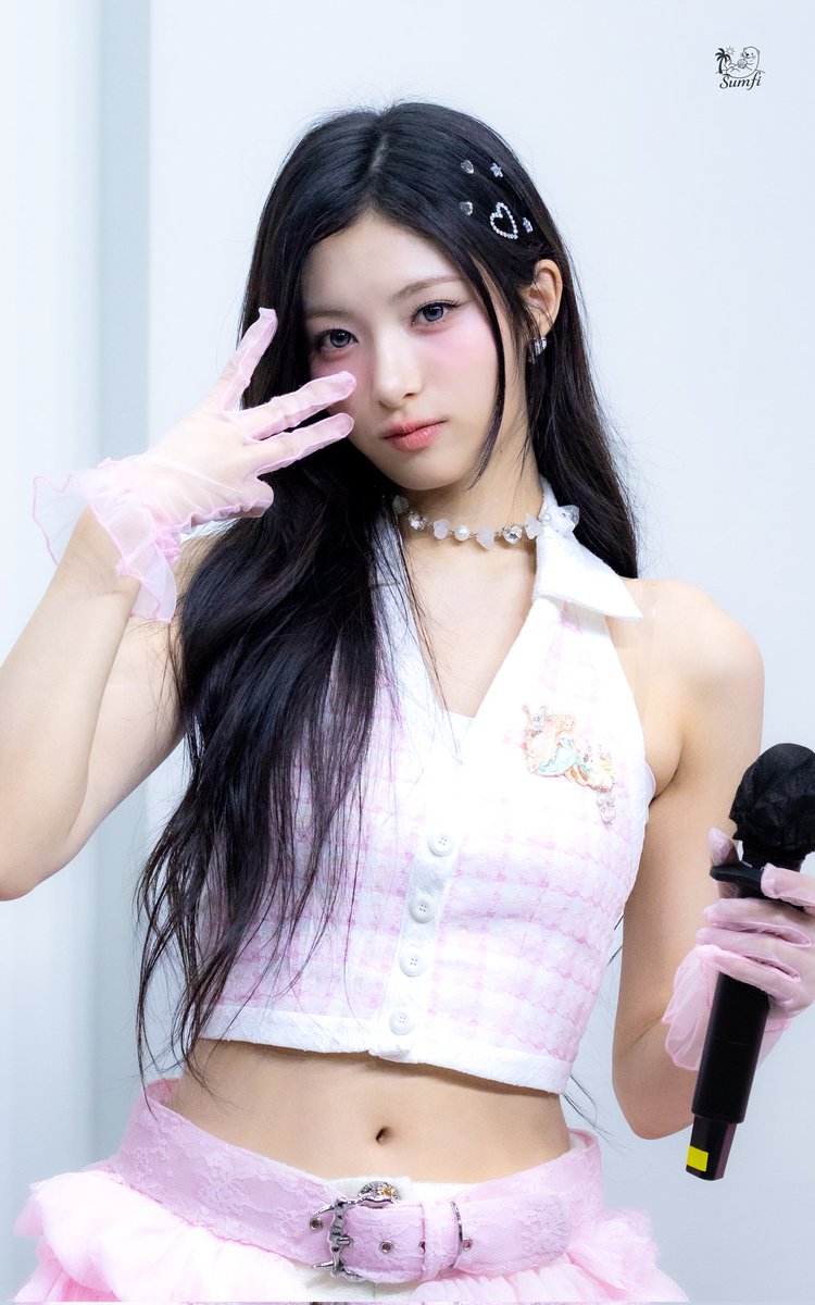 Sumfi_09's tweet image. 260404 팬사인회 써머 HQ

널 좋아하게 된 건 우주의 법칙이야 ❤

#써머 #은서 #SUMMER 
#오드유스 #ODDYOUTH