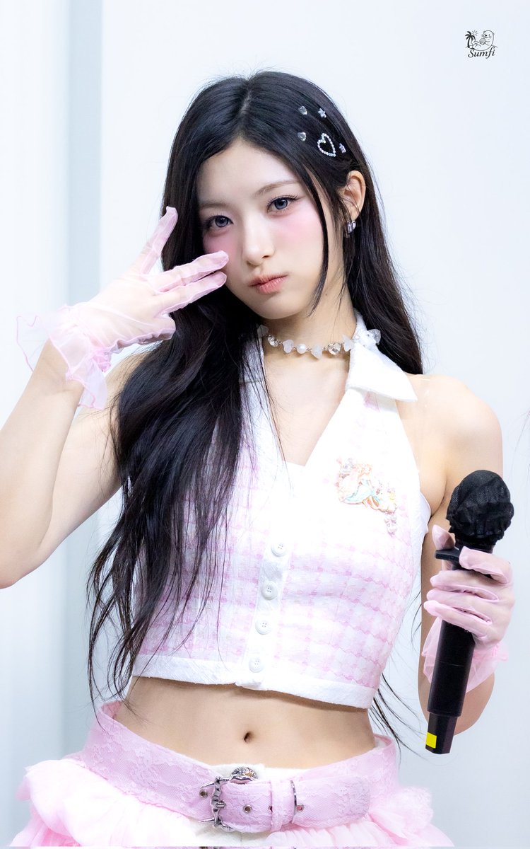 Sumfi_09's tweet image. 260404 팬사인회 써머 HQ

널 좋아하게 된 건 우주의 법칙이야 ❤

#써머 #은서 #SUMMER 
#오드유스 #ODDYOUTH