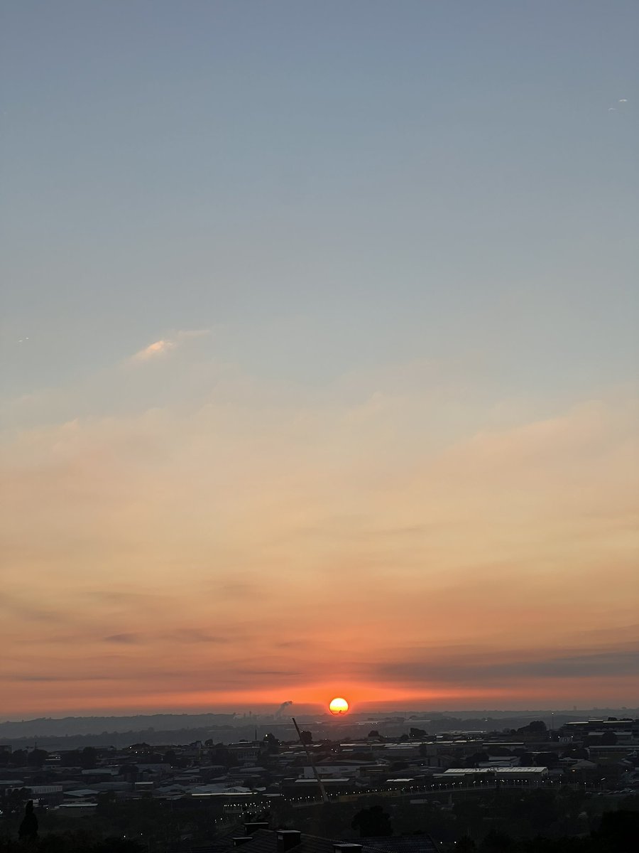 RashiqFataar's tweet image. Morning jog around Sandton.

Without urban design and placemaking, unfortunately, the sum of the parts still doesn't produce a bigger whole.

#cities #urbanism