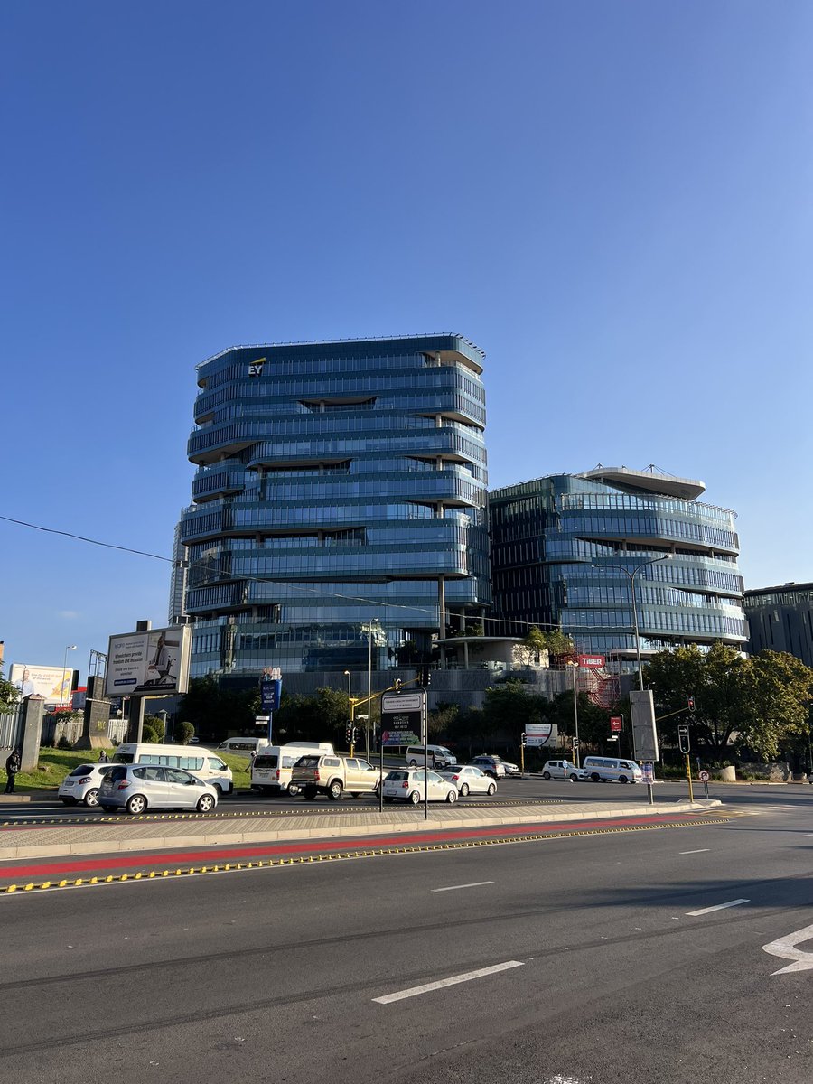 RashiqFataar's tweet image. Morning jog around Sandton.

Without urban design and placemaking, unfortunately, the sum of the parts still doesn't produce a bigger whole.

#cities #urbanism