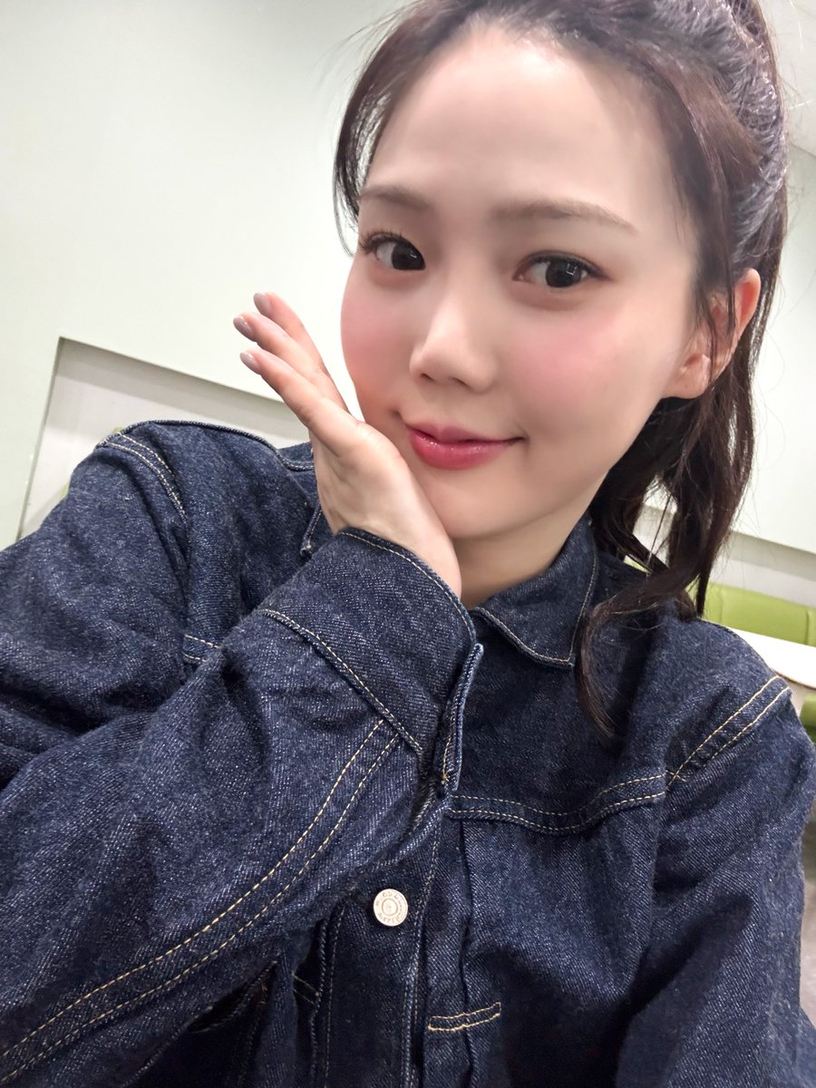 [#OHMYAir] 잠시 후 9시 40분, 'KBS2 신상출시 편스토랑'에 #효정 이 출연합니다💛
이번 주 금요일도 맛있는 음식과 함께🍽️ 쩡이 보러 올 크리들~! 편스토랑에서 만나요📺

#오마이걸 #OHMYGIRL #OMG