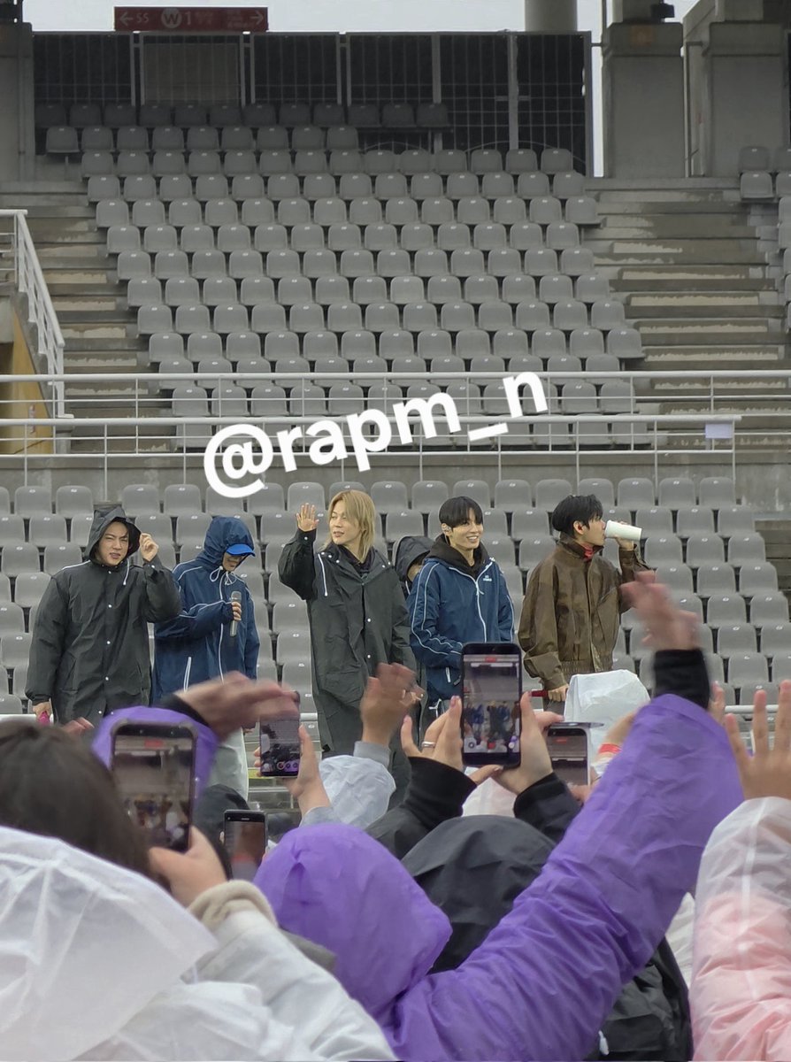 Izzi | MONday Blues 💜 ⁷ 🍉 tweet media