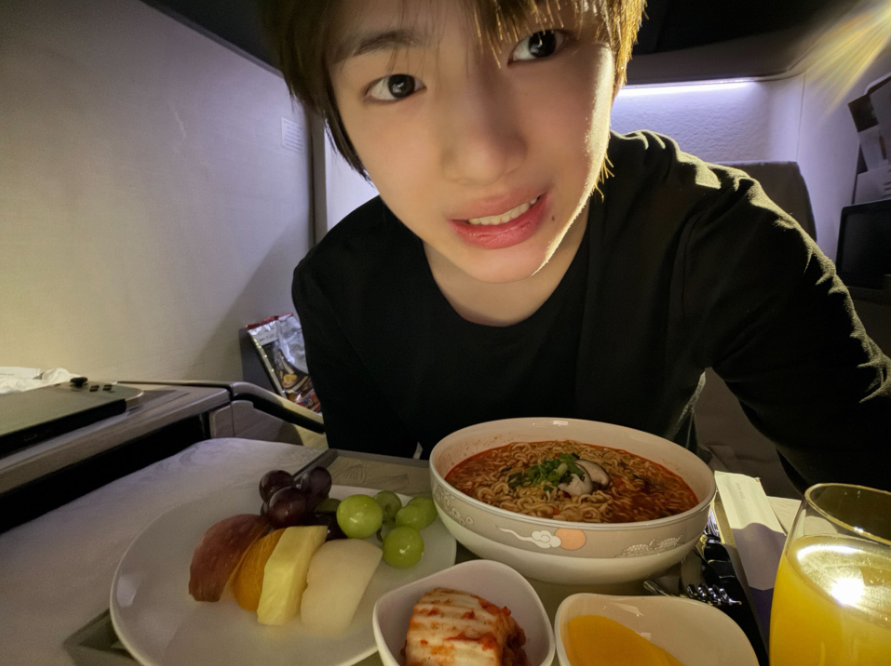 dele #REDRED tweet media