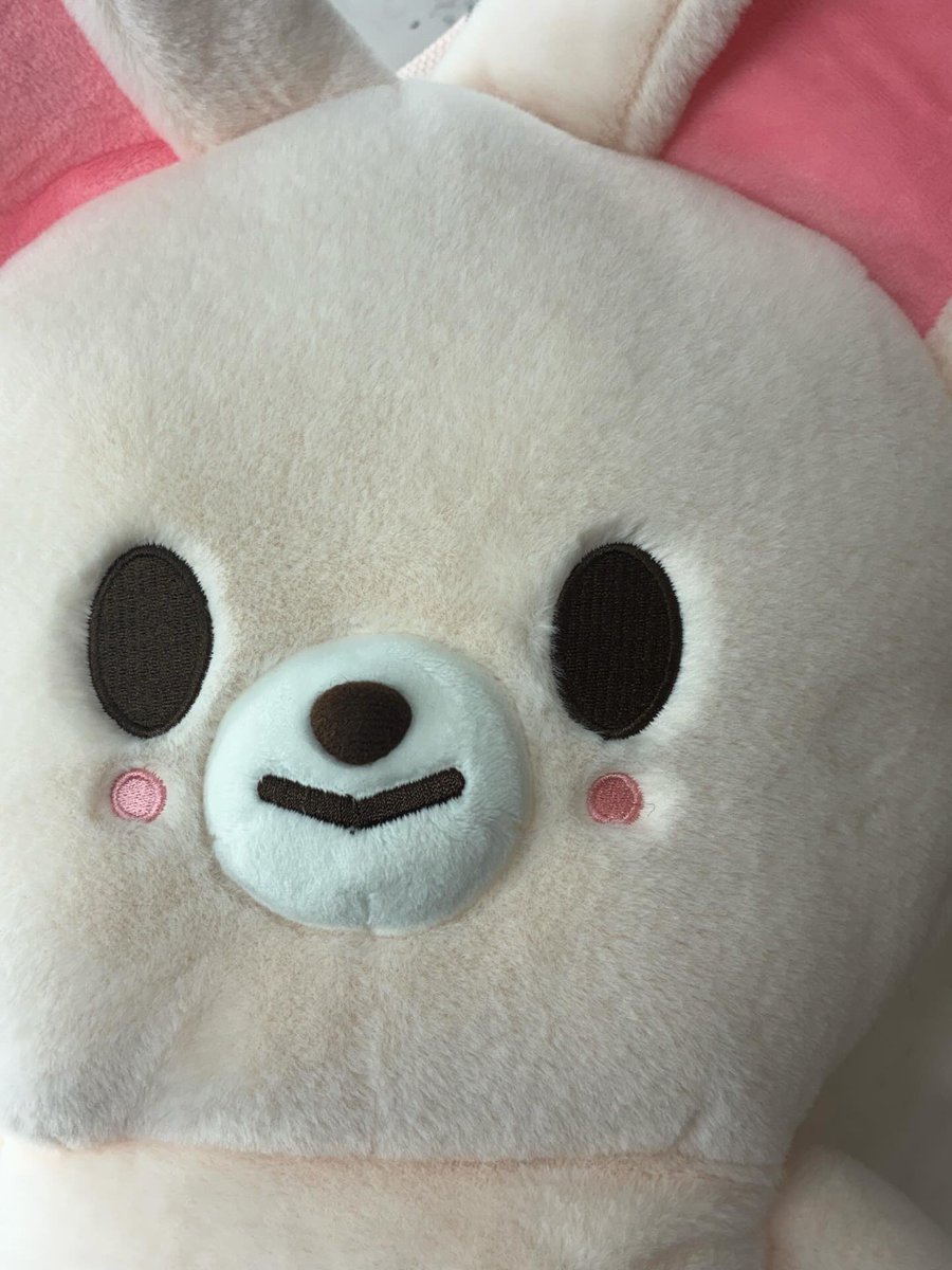 Jeonnin's tweet photo. Please welcome a new version of a gentleman. A big friend of mine stepped in and made it cuter, and somehow I caught a bit of that cute aggression too! Threw it on, took this shot, and couldn’t even hold myself back from snapping the look. https://t.co/mezxVh1lZK