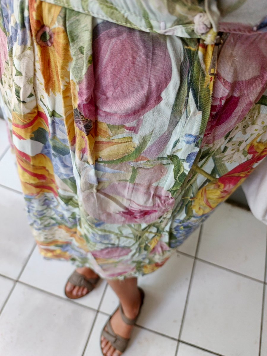 Huhuhu bangga banget akutuh bisa jahit baju sendiri pake pola yang aku bikin sendiri 🌹🌷💐