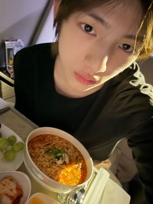 ini bingung yg enak makanannya atau....