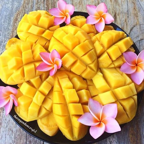 Vegetable178416's tweet photo. What do you call this fruit in your local language? https://t.co/GkHIMHWYe2