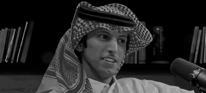 سرحت بخيالي فيك وأسهبّت فالتفكير
وطلّعت كل اللي مخبى ورى صدري

ماتمنعني حدود المسافة عن التعبير 
أنا توّي مسولف معك وانت ماتدري .
- عبدالله السراهيد .