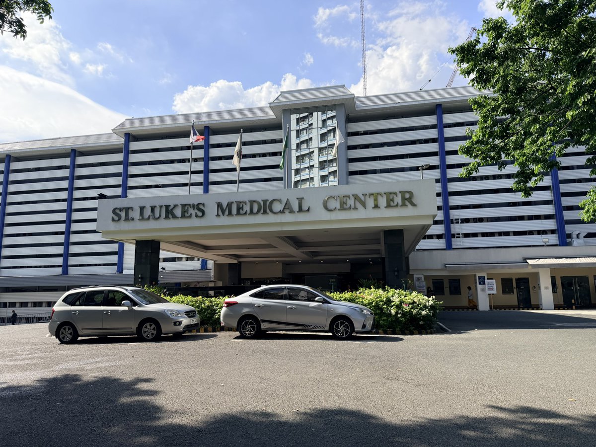 OMG pumunta ako ng St. Lukes Medical Center sa Quezon City and TOTOO NGA – walang pulis or tight security dito allegedly to secure BBM’s safety dahil may cancer daw.

Fake news na naman ang mga DDS bloggers tulad ni Estafadora Queen Iloy Bugris. 😂

#April9
#NoToFakeNews