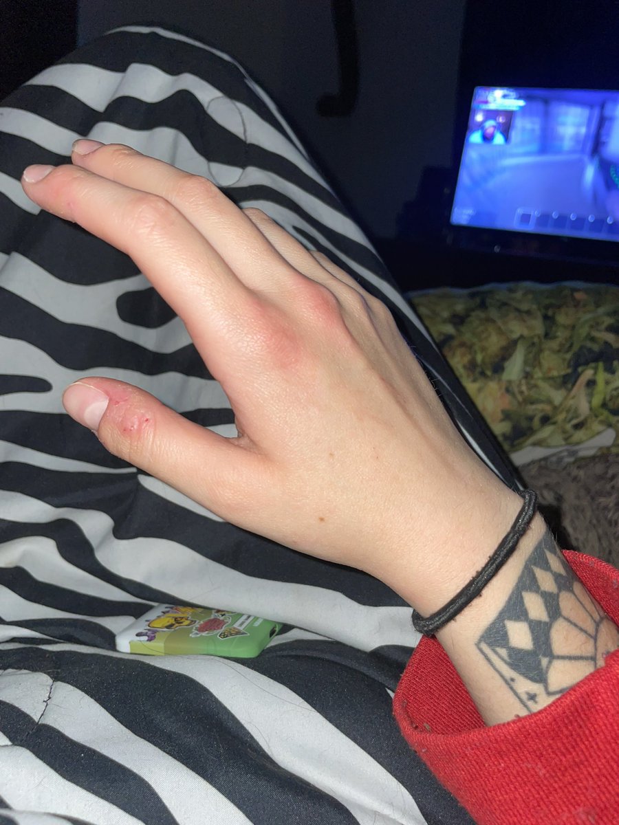 ˃ 𖥦 ˂ edtwt tweet media