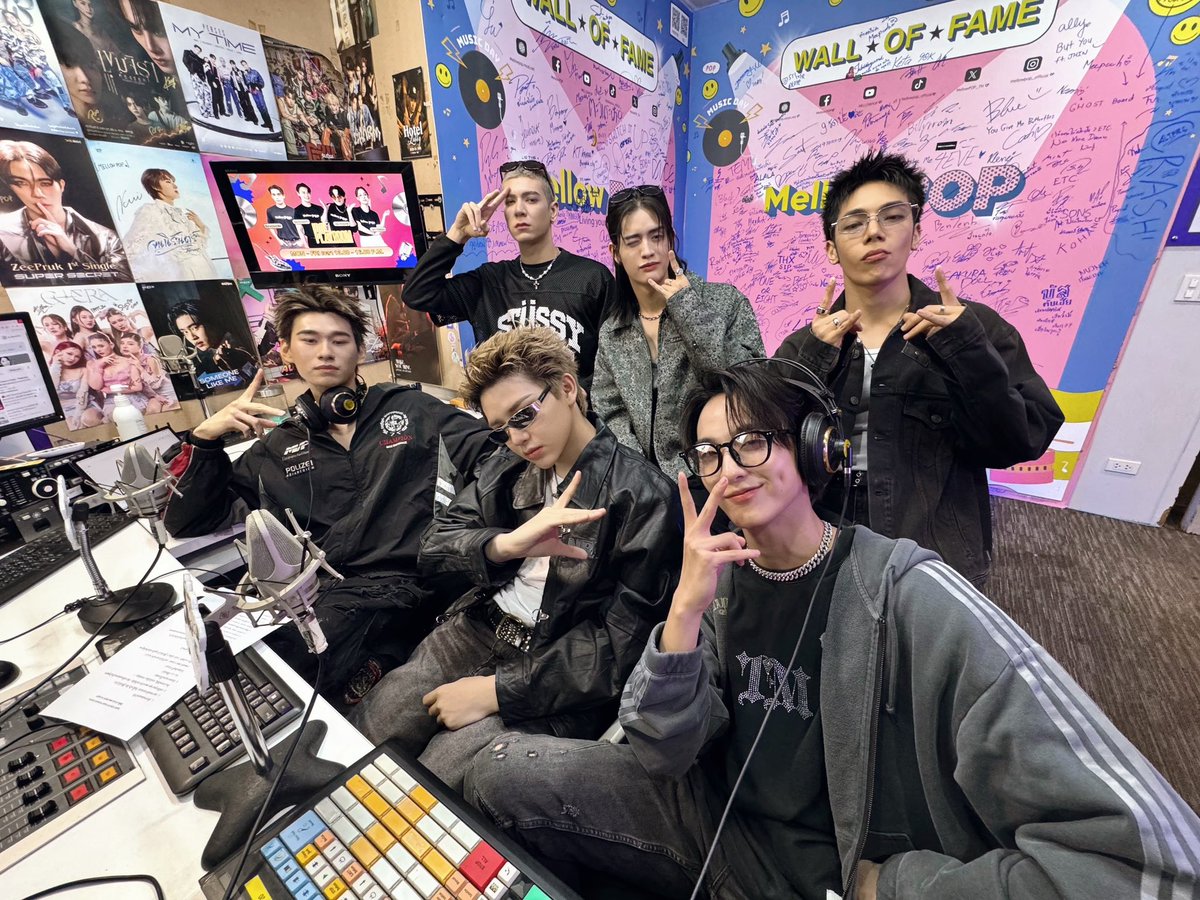 ATLASofficialTH's tweet image. ขอบคุณ Mellow POP Special DJ Guest มาก ๆ นะครับ ที่ให้ ATLAS มารับบทบาท DJ หน้าใหม่ ที่ Mellow POP ในวันนี้ 🙏✨

ฝากเพลง  “MOVE YA BODY” ด้วยนะครับ 🫶💥

#MellowPOP 
#MOVEYABODY
#ATLAS_th #ATLASth
#XOXOentertainment
#ATLAS_MOVEYABODY