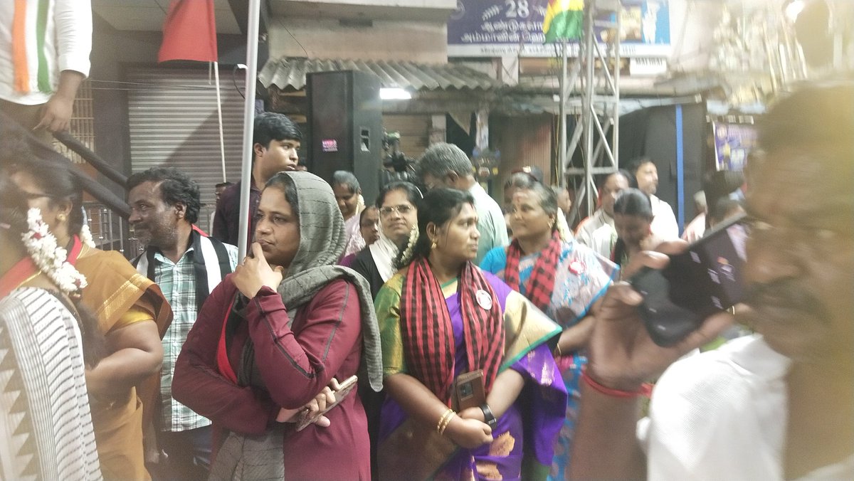 needivarman's tweet photo. வெல்லும் தமிழ் பெண்கள் ஸ்டாலின் மகளிர் படை சார்பாக தெற்கு தொகுதி வெற்றி வேட்பாளர் எம் லோகநாதன் அண்ணா அவர்களை ஆதரித்து கழகத் துணைப் பொதுச் செயலாளர் நாடாளுமன்ற உறுப்பினர் அக்கா கனிமொழி அவர்கள் பரப்புரையாற்றிய நிகழ்ச்சியில் சேலம் மத்திய மாவட்டம் மகளிர் தொண்டர் அணி கலந்து கொண்ட தருணம https://t.co/MzQmOxkuyy