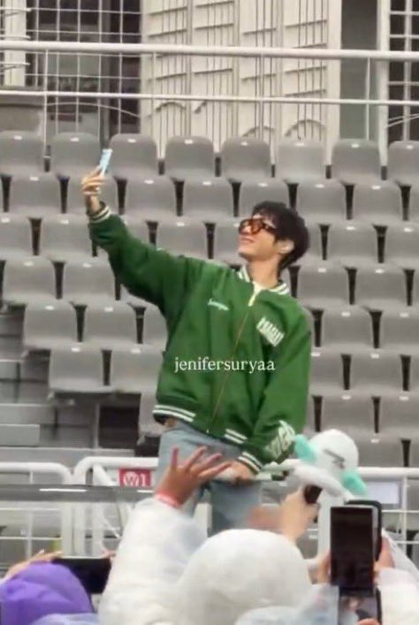 Maknae line: we gonna act cool
Hyung line: cold and we af  not cool
Hobi: fvck it, need to film this 😂