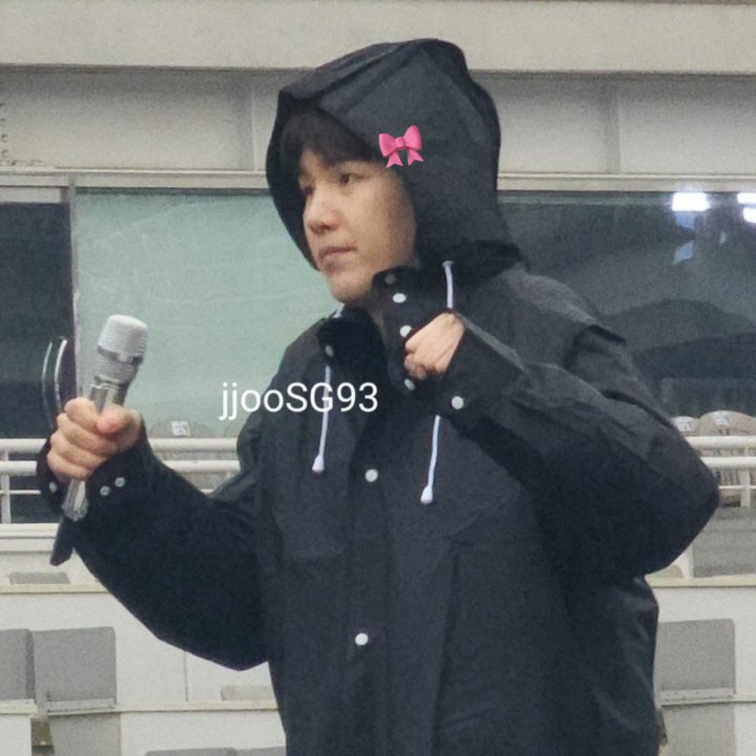 bow in yoongi's hair ୨୧ tweet media