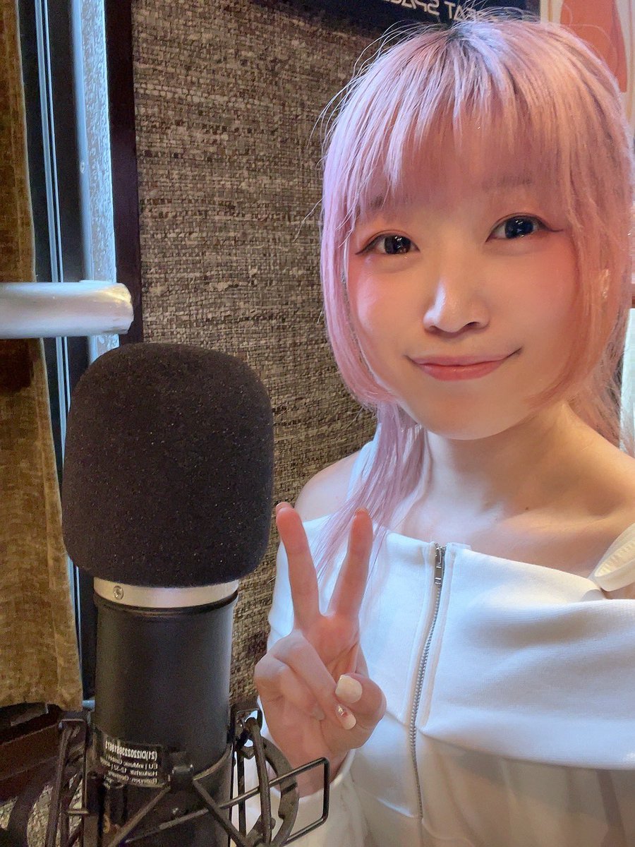 tomo_e_tu's tweet photo. 本日も「ナユたすラジオ」収録でした🌸
フリートークが盛り上がった!
と思うので
是非聞いてくださいね💕︎
https://t.co/sqeVslVUEf
#ナユタス #NAYUTAS #ボイトレ #ラジオ https://t.co/8Ya7W735j3