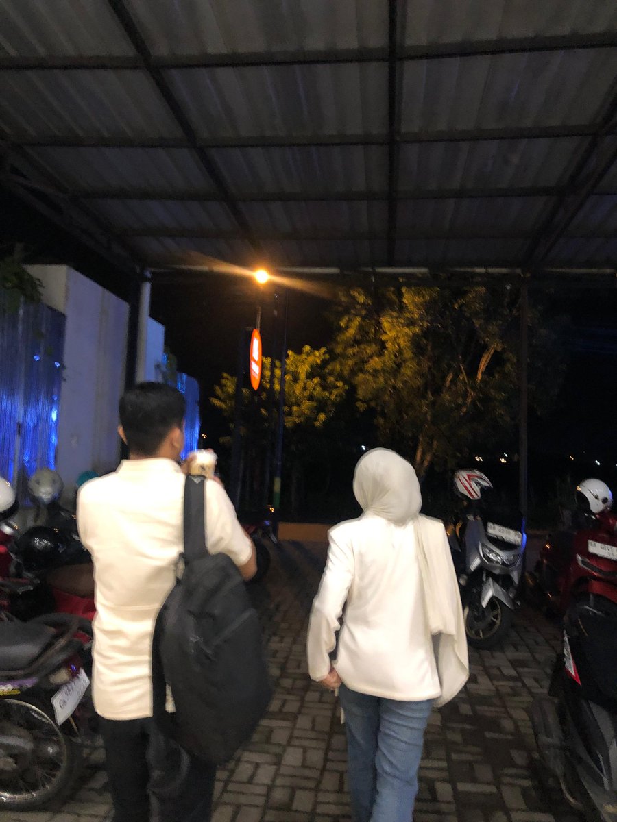 ghumamon's tweet photo. "Tidak bersama hari ini, bukan berarti tidak bisa bersama ke depannya. Jalani saja hari ini, kalau dia untukmu, dia pasti kembali padamu."
-emha ainun nadjib https://t.co/C1BpkAQx5W