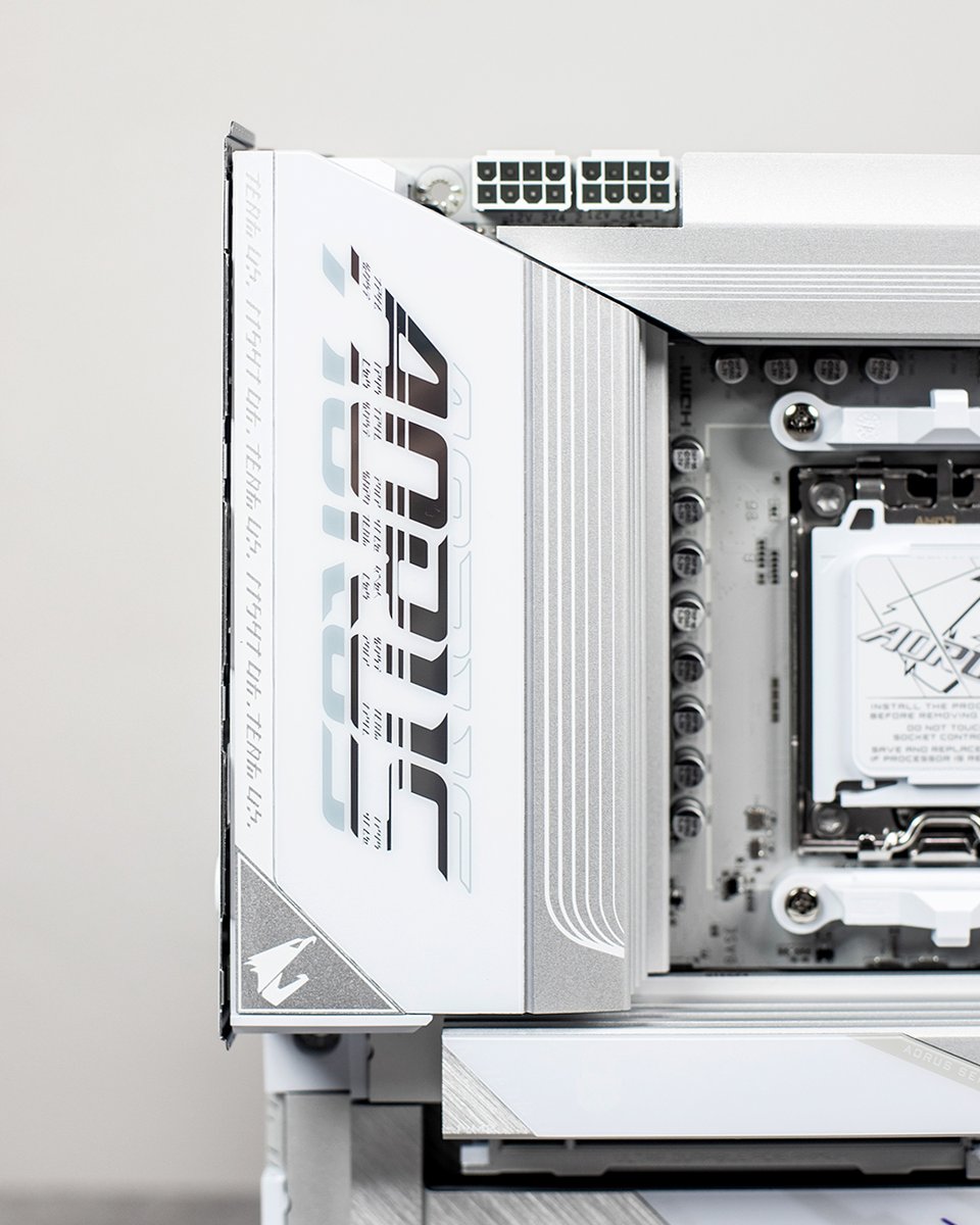 GIGABYTE_DE's tweet photo. GIGABYTE AORUS AERO GiMATE AI TOP GAMING POWER 😎

GIGABYTE #X870E AORUS PRO X3D ICE

Dank an 💘🛠📸🎥💻: @ gigabyte_official

#GIGABYTE #AORUS #pc #pcgaming #aripc #gaming https://t.co/p3iE07YK1u