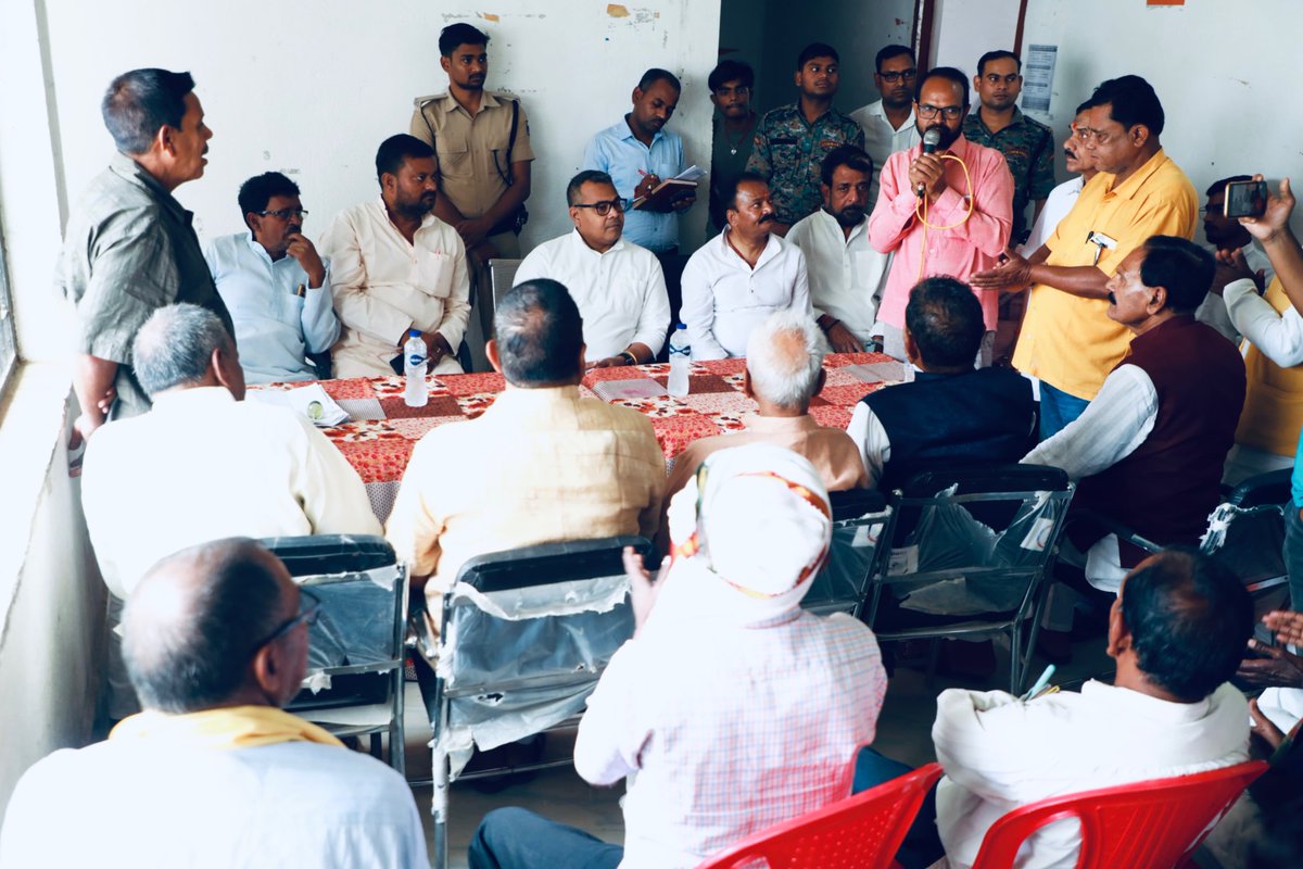 ArunBhartiLJP's tweet photo. आज पंचायत सरकार भवन, गंगटा मोड़ (पंचायत-गंगटा, प्रखंड-हवेली खड़गपुर) में क्षेत्र के स्थानीय नागरिकों और कार्यकर्ताओं से सीधे मिलने और उनकी बात सुनने का अवसर मिला।

उनकी समस्याएँ, उनके सुझाव, उनकी उम्मीदें - यही मेरी असली ताकत हैं। जनता से सीधा संवाद ही लोकतंत्र की सबसे बड़ी शक्ति है। और यही संकल्�� लेकर मैं निरंतर आपके बीच रहूँगा - विकास और कल्याण की राह पर हर कदम साथ।

आप सभी का स्नेह, विश्वास और साथ मुझे हर दिन नई ऊर्जा देता है। 🙏

#Jamui
#HaveliKharagpur
#GangtaPanchayat
#JanSamvad
#JanSampark
#LokSamvad
#JanSeva