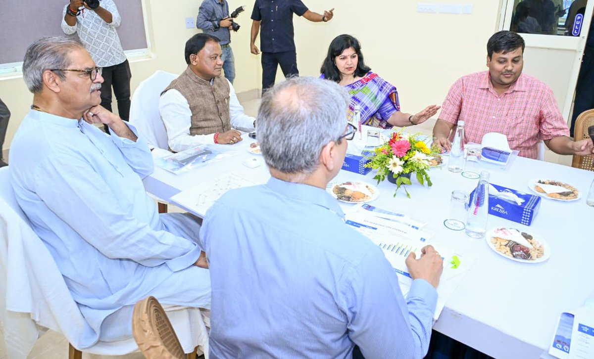 DeSci_Pioneer's tweet photo. #ବିଦ୍ୟୁତ_ଶକ୍ତି_ବ୍ୟବସ୍ଥାର_ସଂପ୍ରସାରଣ
ବାଲିଅନ୍ତା OPTCL ଗ୍ରୀଡର ଲୋକାର୍ପଣ
OPTCLଅଧିକାରୀଙ୍କ ସହ ଆଲୋଚନା କଲେ ମୁଖ୍ୟମନ୍ତ୍ରୀ
#PrameyaOdia #Prameyadigital #OPTCL #MohanMajhi https://t.co/Uwguo6W1BY