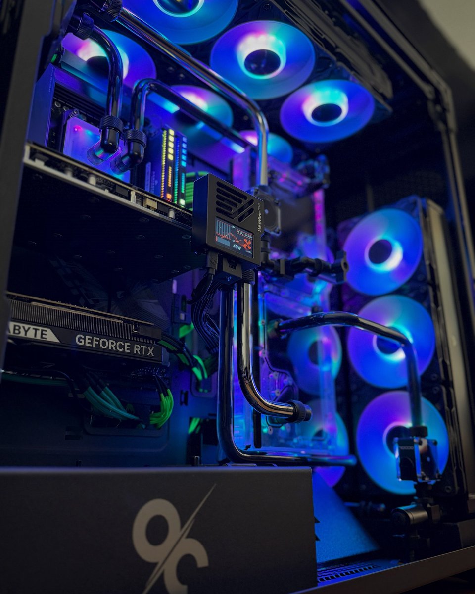 GIGABYTE_DE's tweet image. GIGABYTE AORUS AERO GiMATE AI TOP GAMING POWER 😎

Dank an 💘🛠📸🎥💻: @ overchilled_pcbuilds @ gigabyte_official

#GIGABYTE #AORUS #pc #pcgaming #aripc #gaming