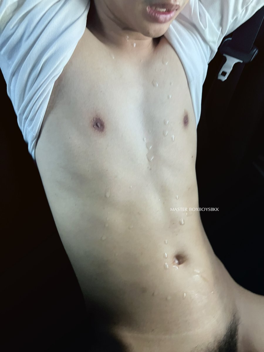 MasterBoxboys's tweet photo. BB91 ทาสรุ่นพี่ที่ BB80 แนะนำมา ตอนแรกไม่กล้ามาพอคุยไปคุยมาเริ่มเงี่ยนอยากลอง เลยนัดช่วงพักจากติวที่ลาดพร้าวมาเล่นที่ลานจอดที่เดิม น้องฟีลดีจัดๆแต่ที่สุดกว่านั้นคือน้ำพุ่ง แบบพุ่งสัดๆอยากเอาปากไปรอรับ หน้าอย่างดี พวกเนิทๆนี่มันเงี่ยนดีจริงๆ #Masterboxboys #Bdsm #slave https://t.co/GoxfxoTbBN