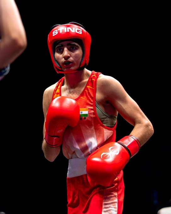 kreedajagat's tweet photo. मीनाक्षी आणि प्रीती ठरल्या आशियाई चॅम्पियन्स! 👑🥊

जागतिक विजेत्या मीनाक्षी हुडाने महिलांच्या ४८ किलो वजनी गटात यजमान खेळाडू नोमुंदरी एंख-अमगलनचा पराभव करत सुवर्णपदक पटकावले.

प्रीती पवारने मोठा उलटफेर करत ३-वेळच्या वर्ल्ड चॅम्पियन हुआंग ह्सियाओ-वेनला ५४ किलो वजनी गटात पराभूत करून आशियाई जेतेपदावर नाव कोरले.

भारतीय महिला बॉक्सिंगसाठी ऐतिहासिक क्षण! 🇮🇳💪

#Boxing #AsianChampionships #TeamIndia #MeenakshiHooda #PreetiPawar #PrideOfIndia