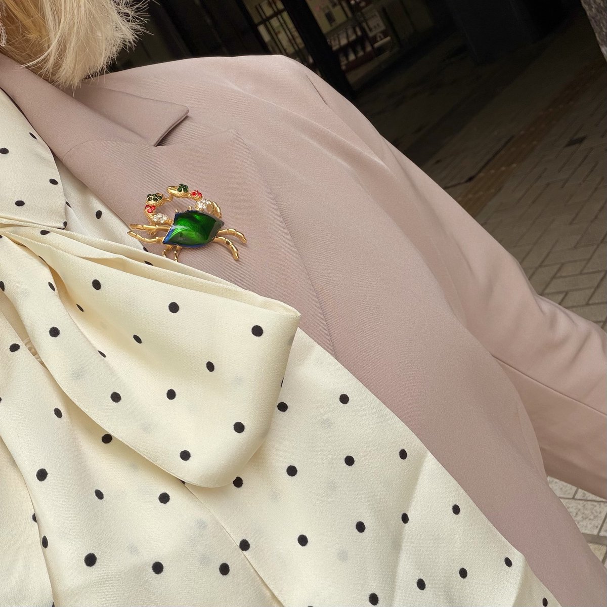 入学式に出席しました✨✨カニのブローチ🦀