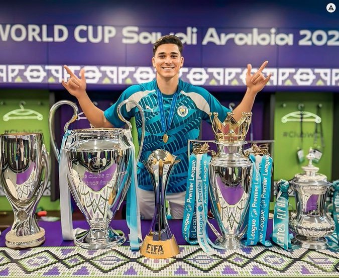 𝐄𝐉 tweet media