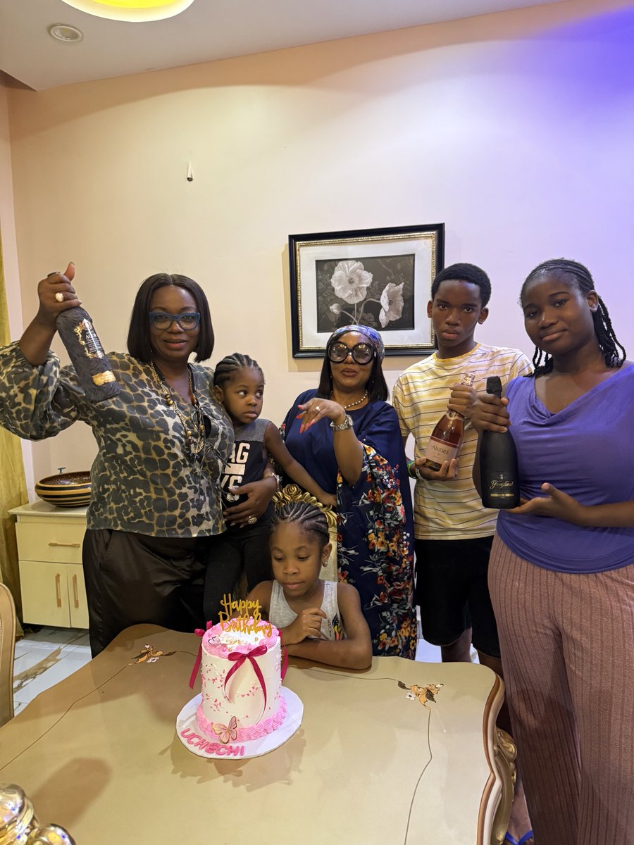 AD-Oprah tweet media