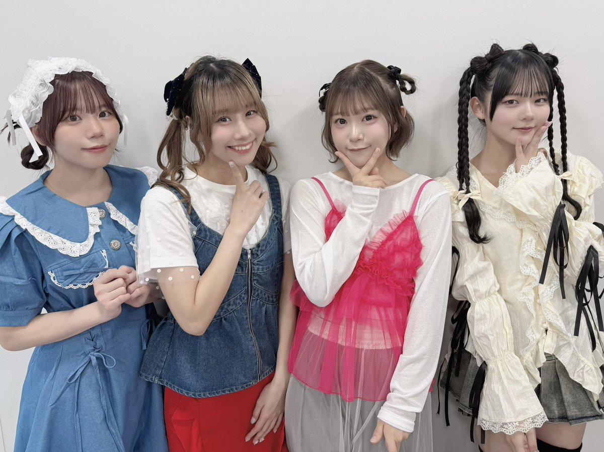 colorful_scream's tweet photo. 大阪美容専門学校さんにて、
ヘアショーモデル＆ファッションショーと、ミニライブをさせていただきました💇‍♀️✨

今回もとっても可愛くしていただき、
ありがとうございました!!🌸

#カラフルスクリーム #カラスク
#大阪美容専門学校 #Daibi #夢展望 https://t.co/LJFmHseWFS