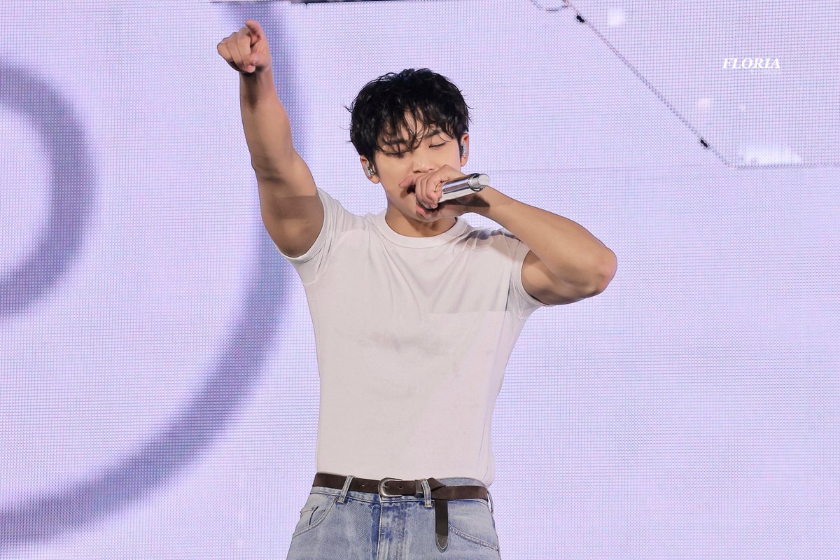 𝐅𝐋𝐎𝐑𝐈𝐀 tweet media