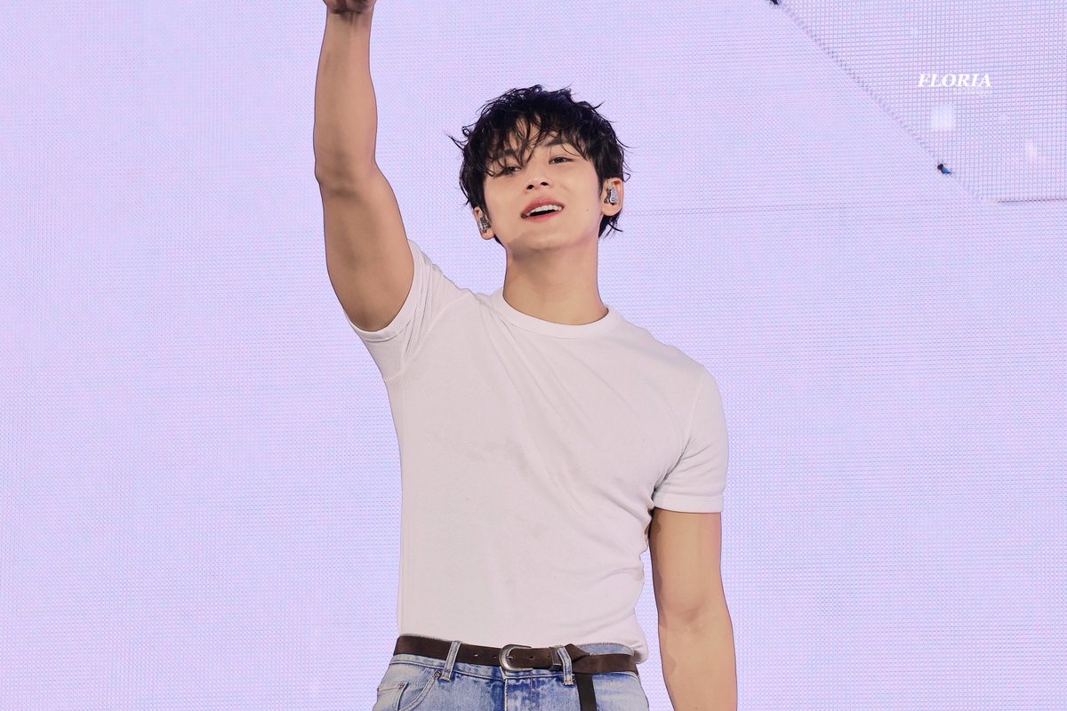 𝐅𝐋𝐎𝐑𝐈𝐀 tweet media