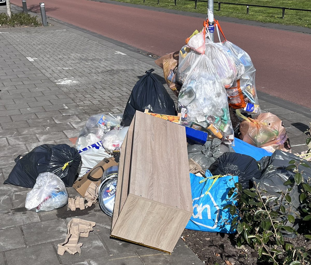 Afvaldumping Hengelo tweet media