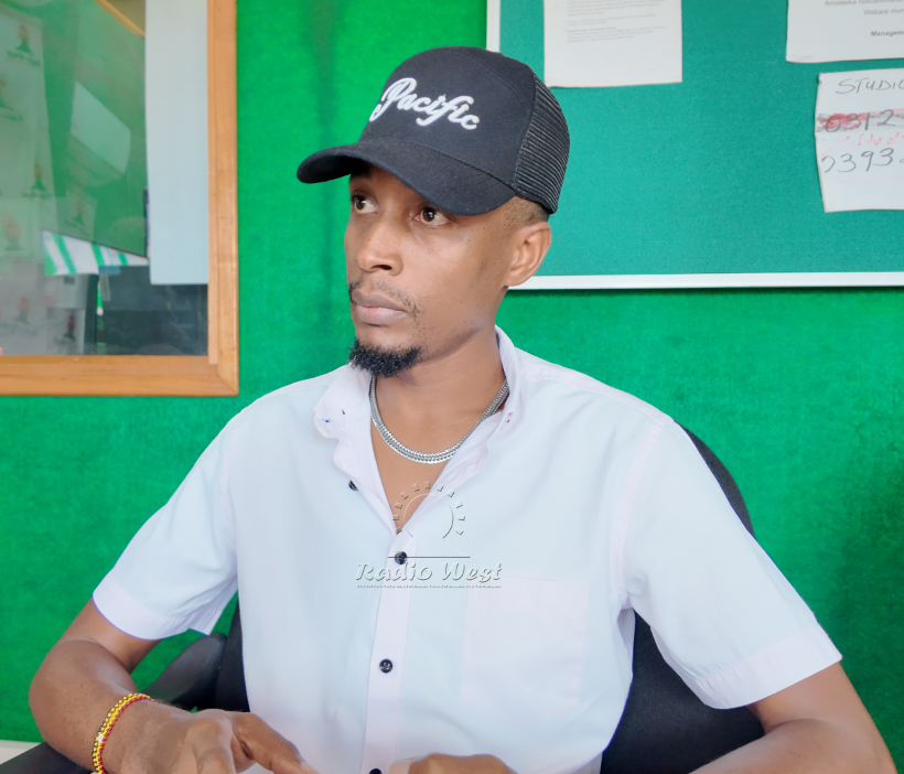 radiowestug's tweet photo. #OmweshongoziWaUganda
Na Bobs

Twataayaayisa omweshongozi @MegatoneUG omu situdiyo.

Buuza eki orikwenda kumumanyaho..

#Muhumuza
#GambaMpurire https://t.co/fyXcUjlL9x