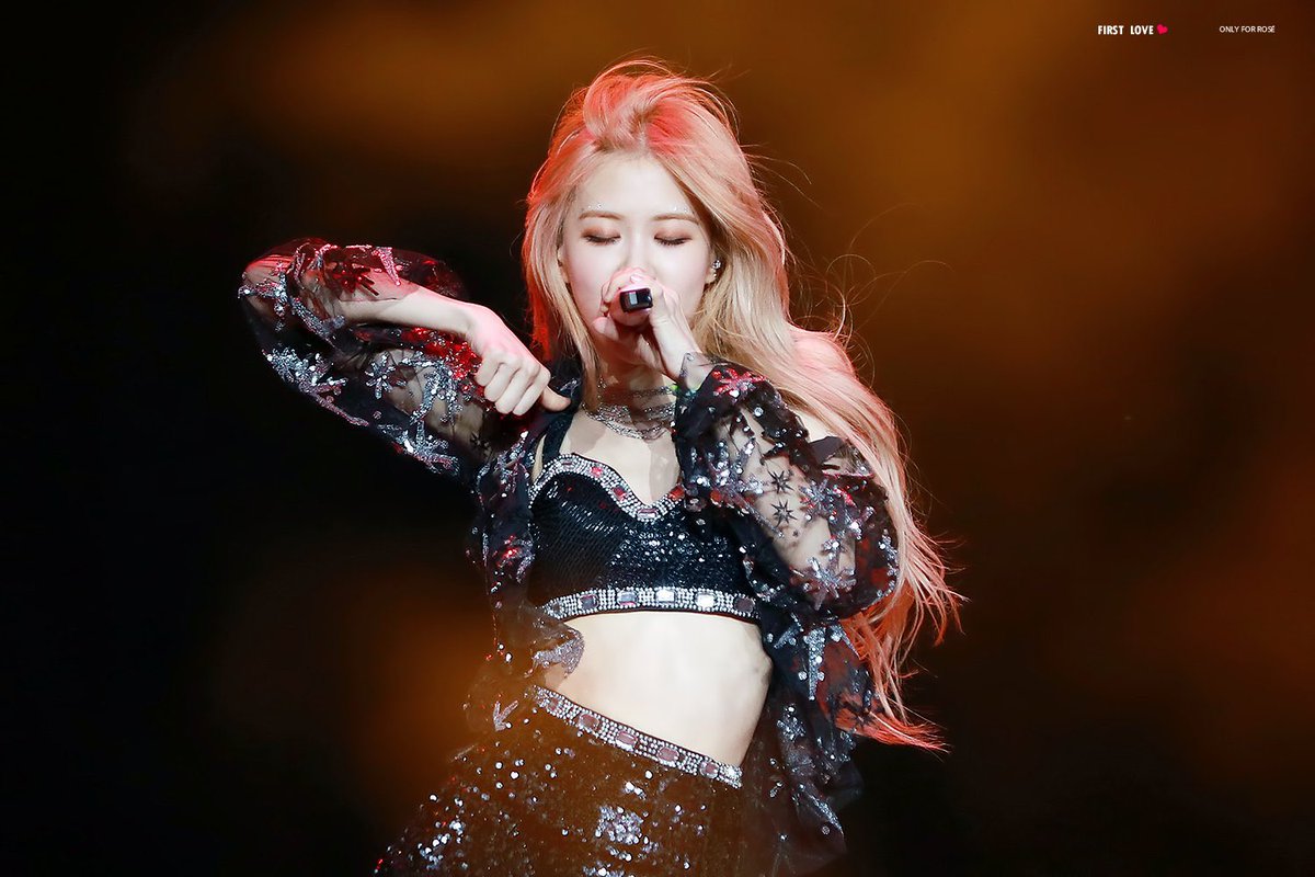 rosieapeach's tweet photo. 4월이니까 코첼라 로제 추팔 https://t.co/eRz3VYulpW