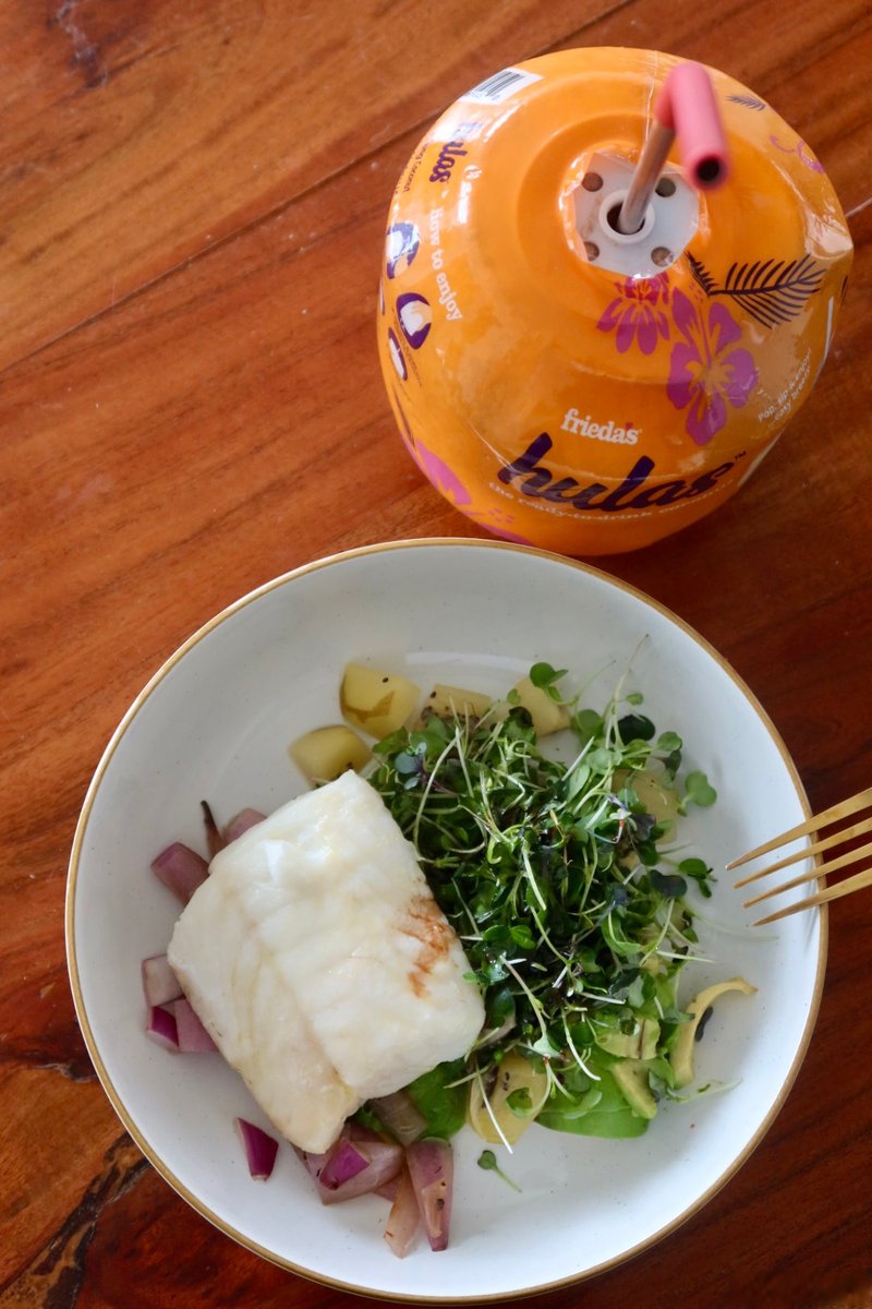 Romaiiin74's tweet photo. Swap cravings for fuel!  Grilled chicken + quinoa + roasted veggies = 300kcal, protein-packed, u0026 keeps you full. Perfect post-workout or lunch fix—no crash, just energy!  #FatLossMeals #HealthyEating https://t.co/bmZnhrtRug