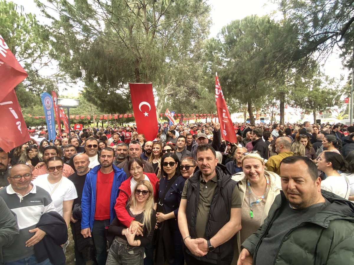 ComcreteZYX's tweet photo. İzmir Büyükşehir Belediyesi’nin yıllardan beri İzmirlilere hizmet duraklarından biri olan meslek fabrikasına tartışmalı bir şekilde el konulmuştur. Halkın fabrikasına sahip çıkmak için mücadele ediyoruz, edeceğiz. 
Meslek fabrikası halkındır, halkın kalacak!
#Disk #geneliş #izmir https://t.co/7i3rQ5H2Wx
