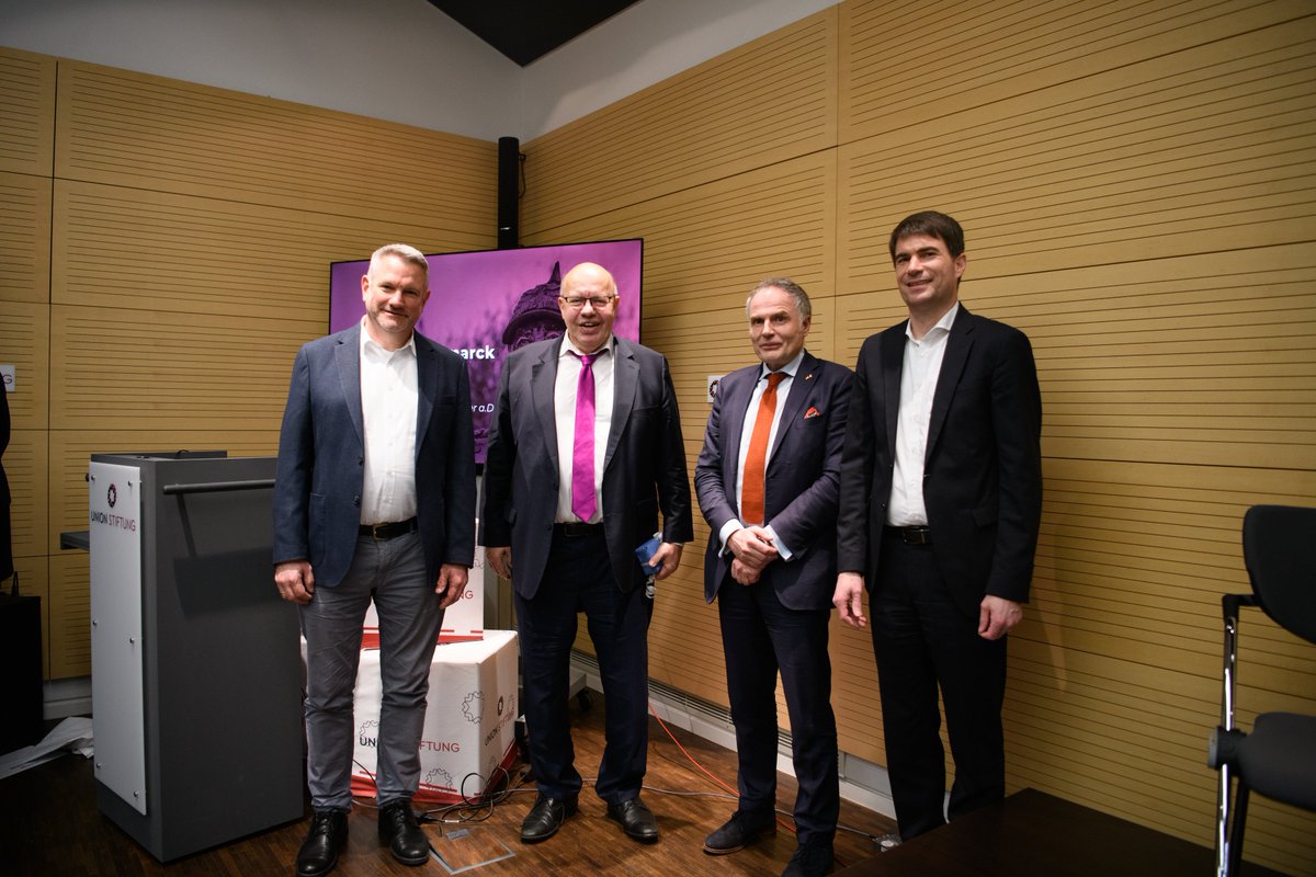 Union Stiftung tweet media