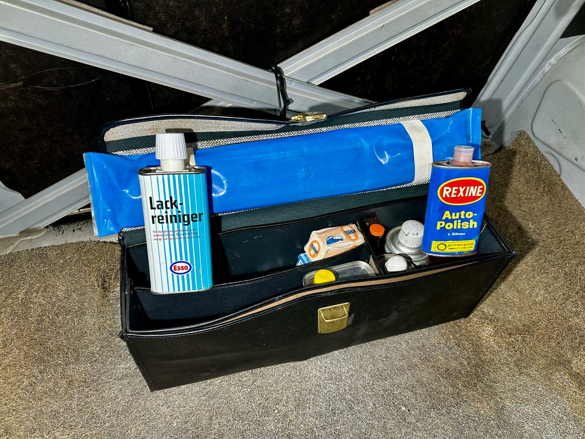 LienhardRacing's tweet image. 1957 OPEL Olympia Rekord 1500  #details 
Originalzustand von damals, Ungeschweisst &amp;amp; Nachlackierungsfrei.  😍
Ab MFK (Veteran) 
CHF 22'900.–  

©by Chicherio AG,  8836 Biberbrugg