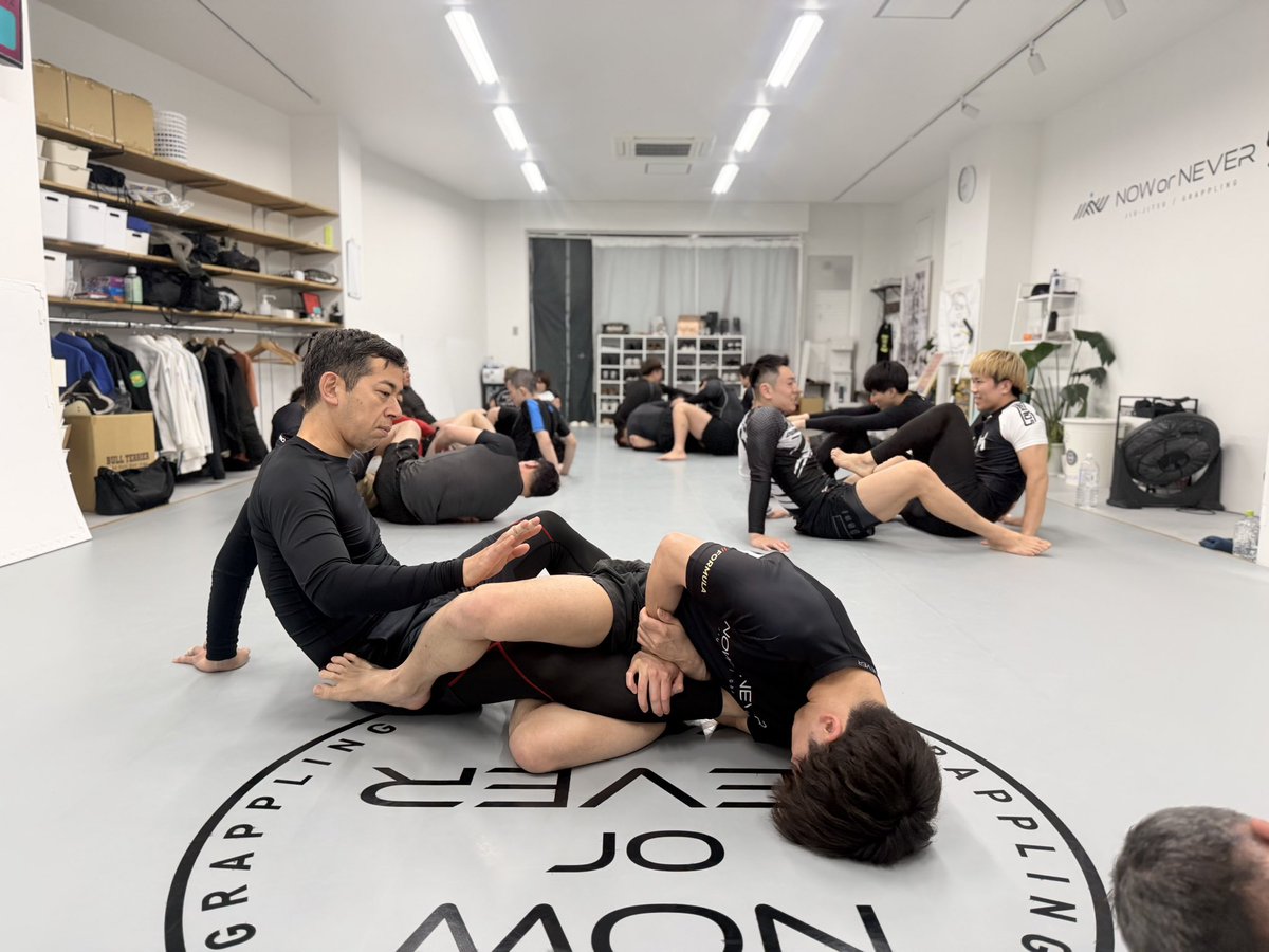 noworbjj's tweet photo. 人気の水曜🔰グラップリングクラス

立ち技や足関節技等柔術ではあまりやらなあテクニックもしっかり指導します。

https://t.co/OxxVrxff0H https://t.co/IsvxuXBsba